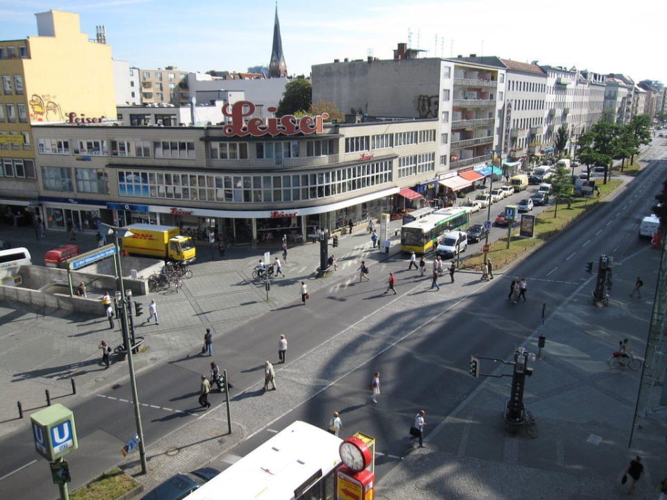 Blick auf die Kantstraße Hotel Domicil Berlin by Golden Tulip