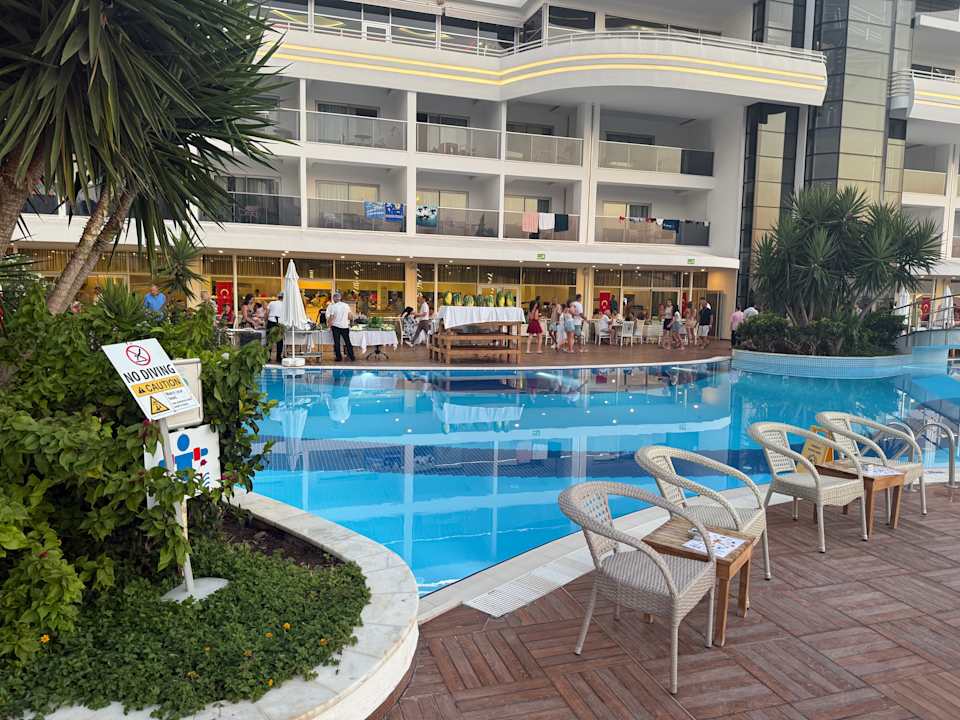 Pool Laguna Beach Alya Resort & Spa Hotel