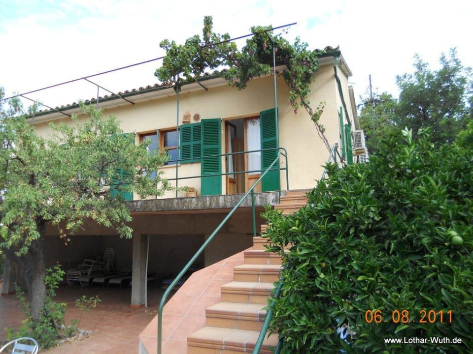 Treppe zur Terrasse und Pool Villa Ideal