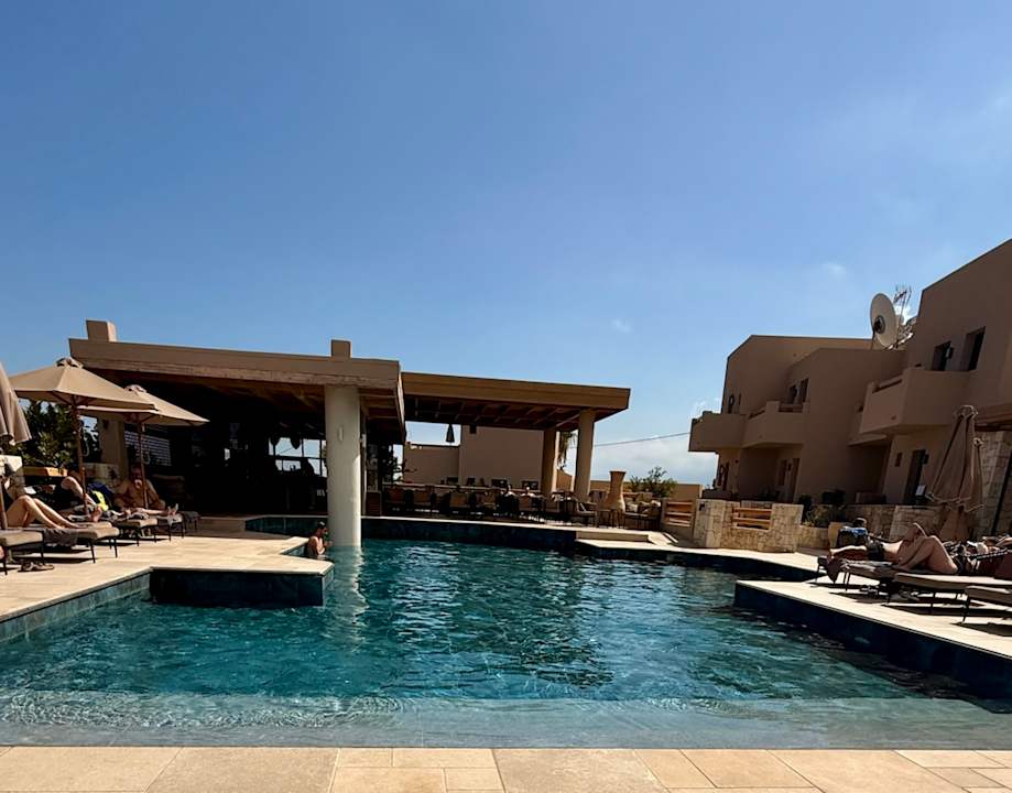 Pool Momi Slow Living Hotel