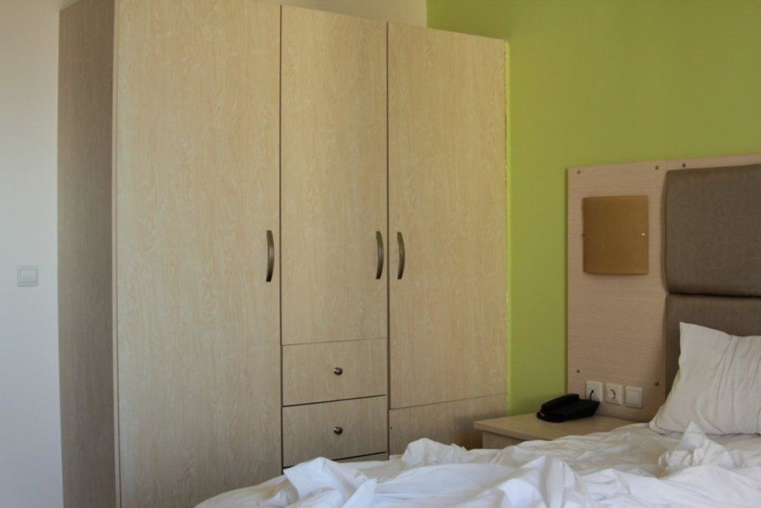 Schrank Hotel Kouros Palace