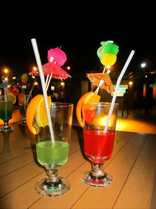 Ein Cocktail-Pärchen VONRESORT Golden Beach