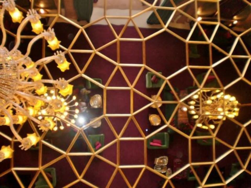 Detail im "grünen Salon" / Spiegeldecke Sahara Palace Marrakech