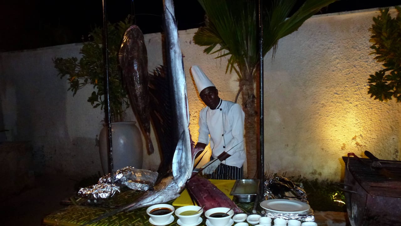 Frischer Sail-Fisch, leckeres Sashimi Sultan Sands Island Resort & Spa