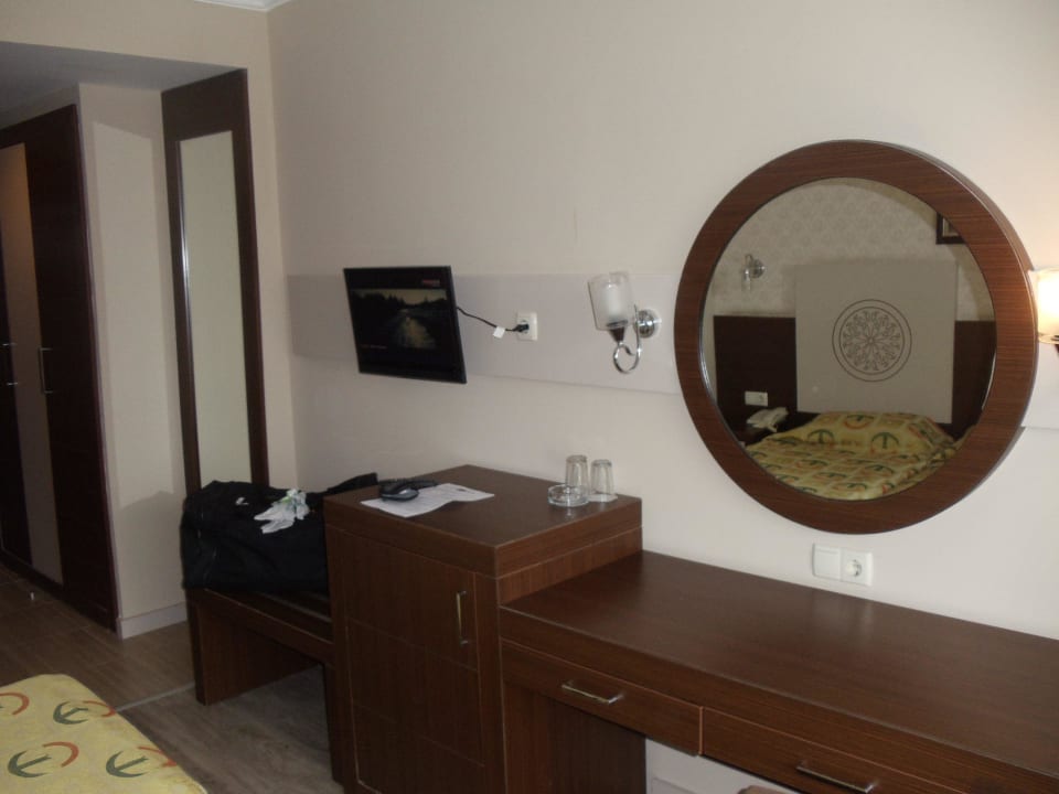 Zimmer mit Schreibtisch,Spiegel & TV Side Alegria Hotel & Spa - Adults only +16