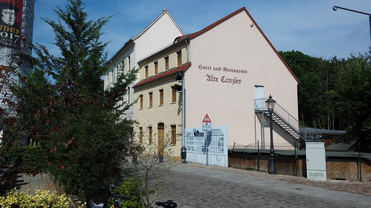 Vorderseite zur Str. Hotel Alte Canzley