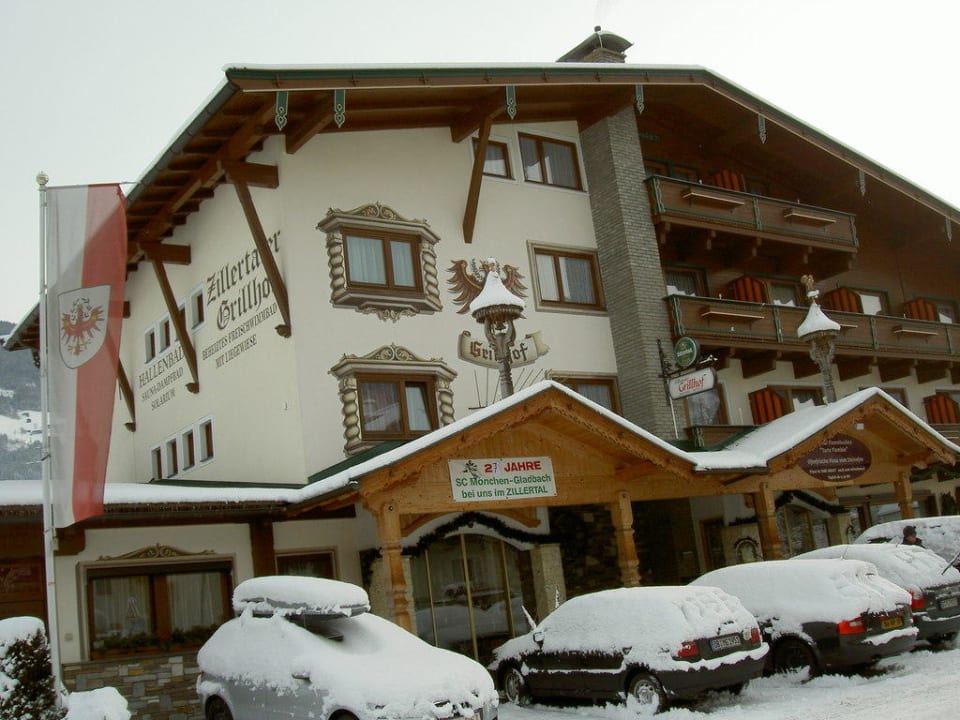 Blick von der Straße (Skibushaltestelle) Mari Pop Hotel