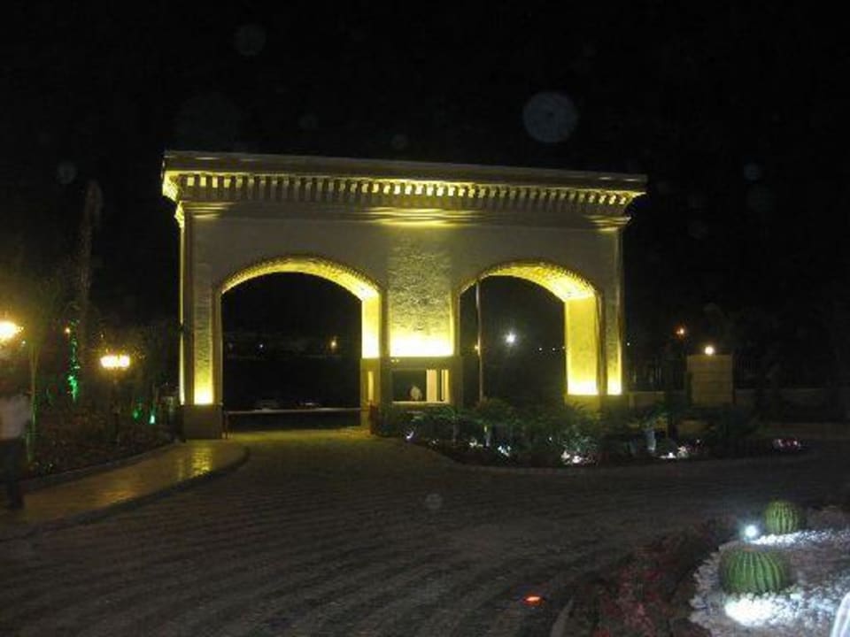 Einfahrt Diamond Excellence Resort & Spa