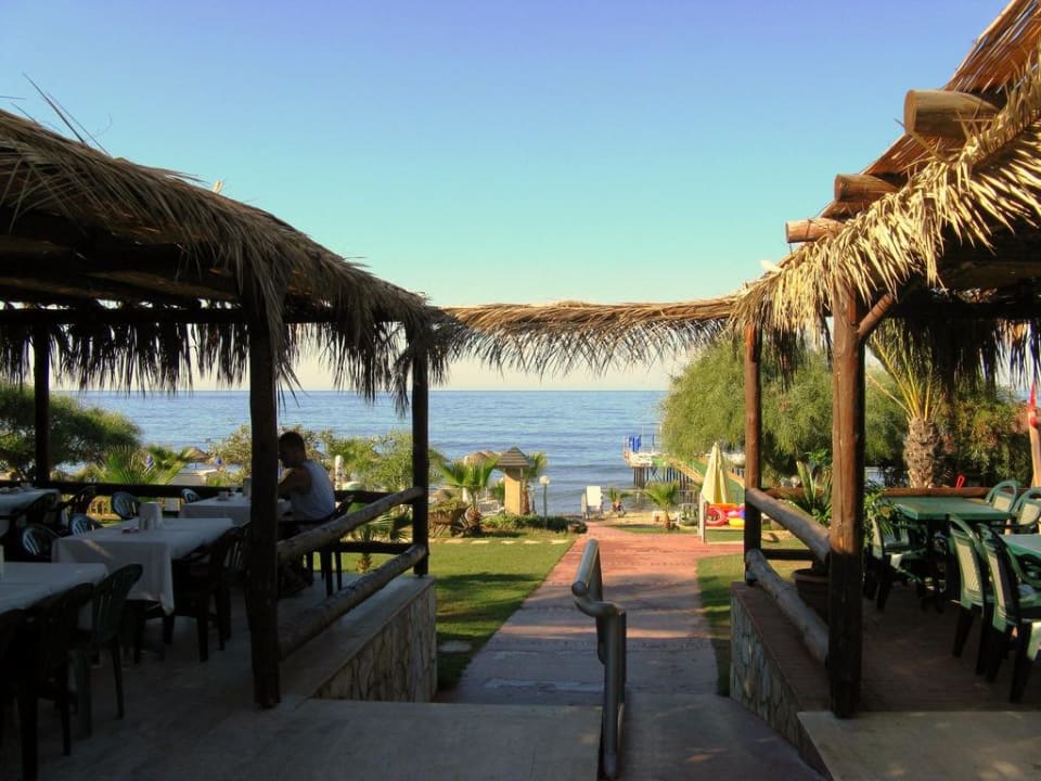 Gartenanlage Richtung Strand Club Dizalya