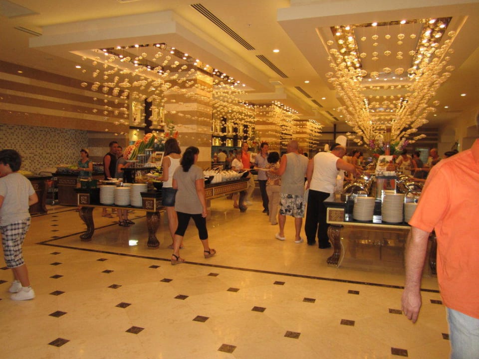 Вид зоны шведского стола Diamond Excellence Resort & Spa