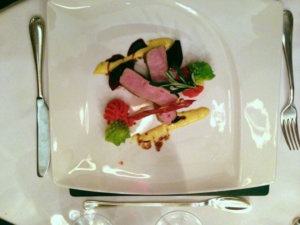 Beim Essen stets mind. Fünfgang Schlosshotel Fiss