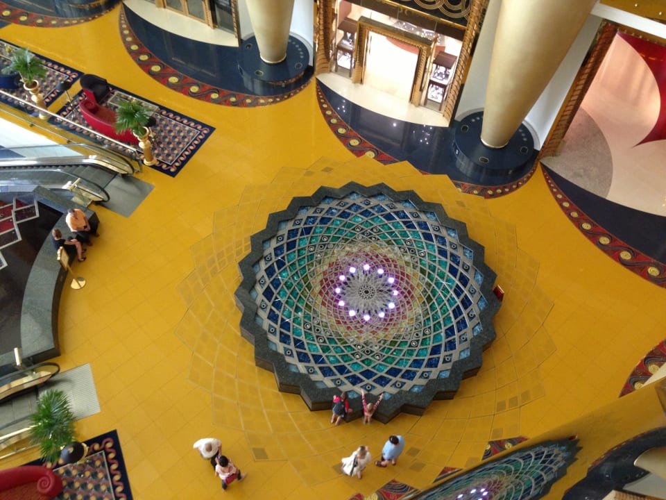 Blick von der 3. Etage zur Lobby Burj Al Arab