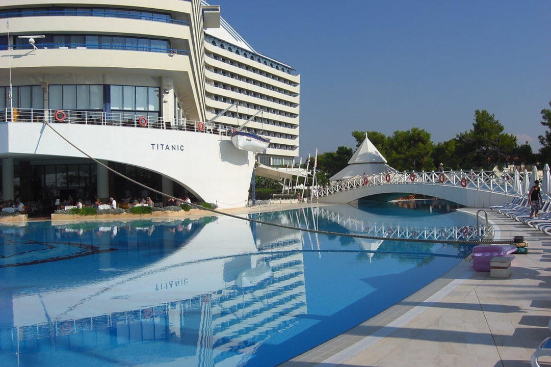 Poolanlage mit Brücke Titanic Deluxe Lara