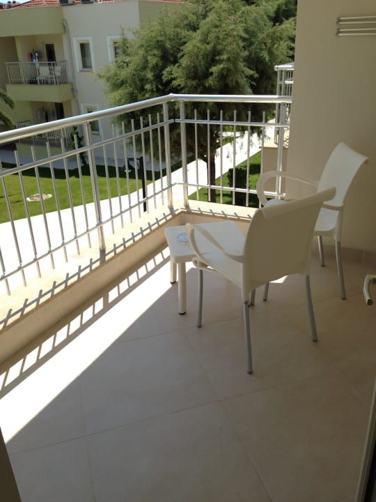 Balkon Kamelya Aishen Club