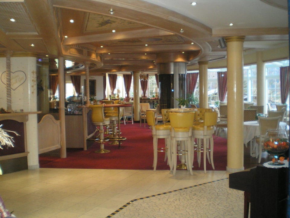 Das ist die Hotelbar Wellnessresort Vier Jahreszeiten