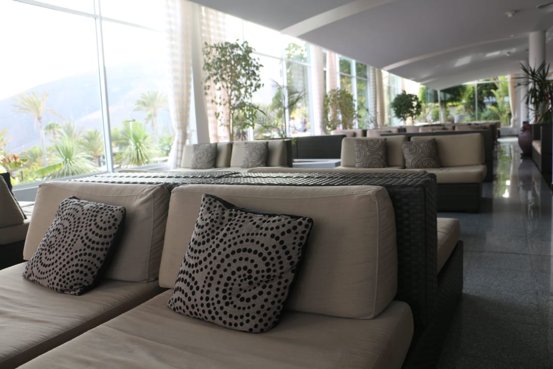 Blick auf Sitzgelegenheiten in Lobby allsun App.-Hotel Esquinzo Beach
