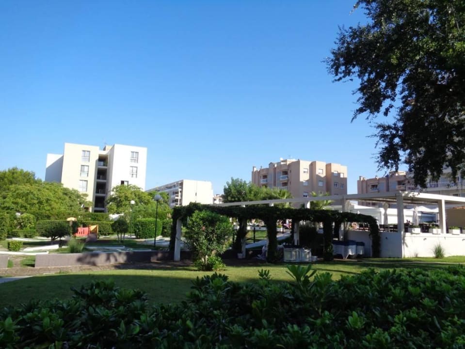 Blick in die Gartenanlage BG Hotel Caballero