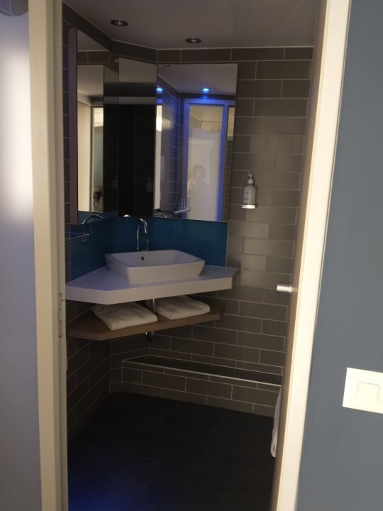 Zimmer Holiday Inn Express Zürich - Airport