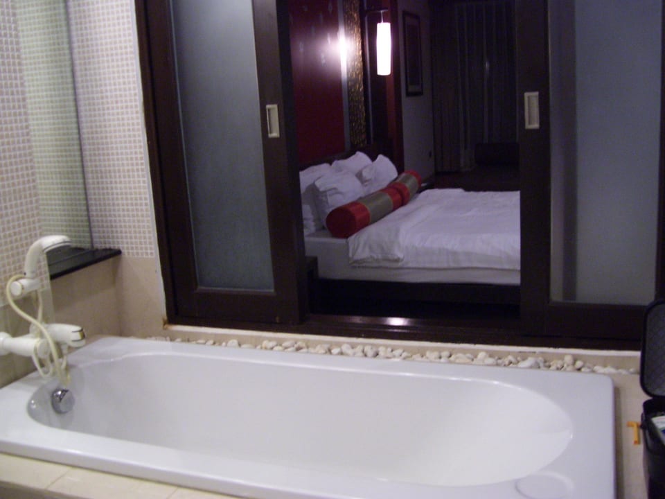 Zimmer und Bad La Flora Khao Lak