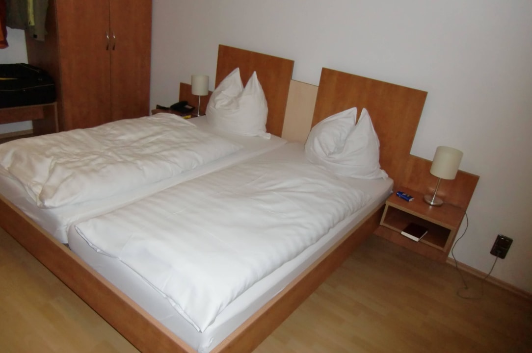 Geräumiges Doppelzimmer mit großem LED- Gästehaus Wilgersdorf