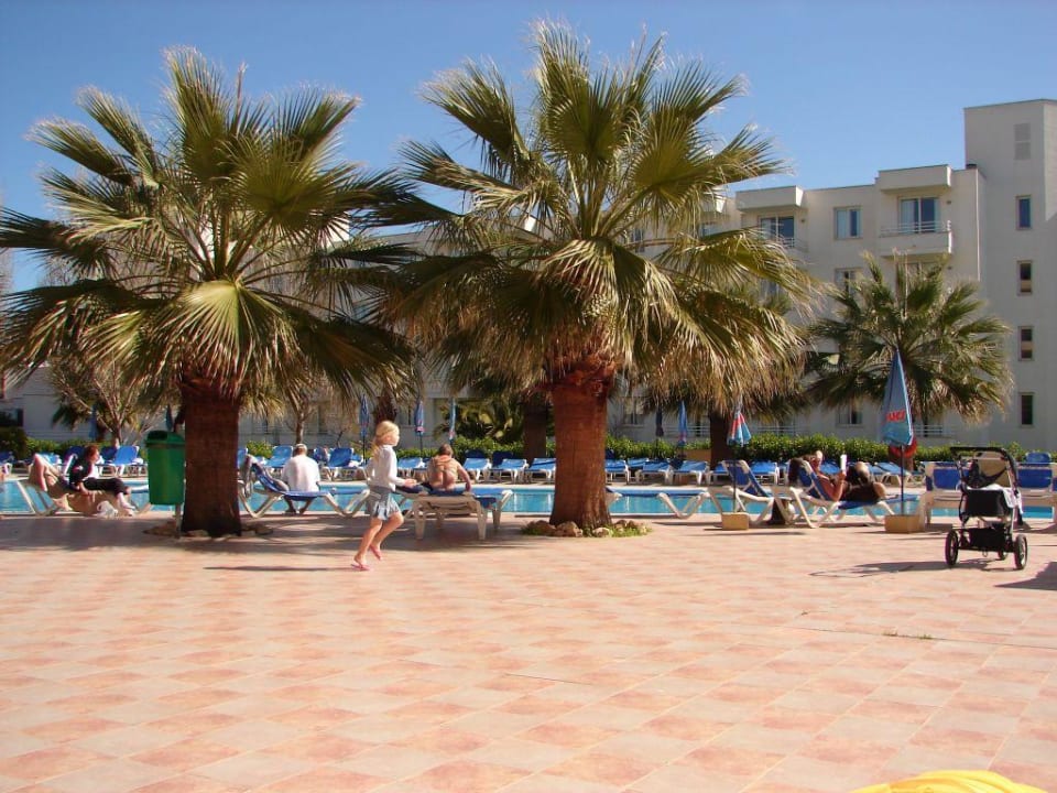 Am Pool allsun App.-Hotel Orient Beach