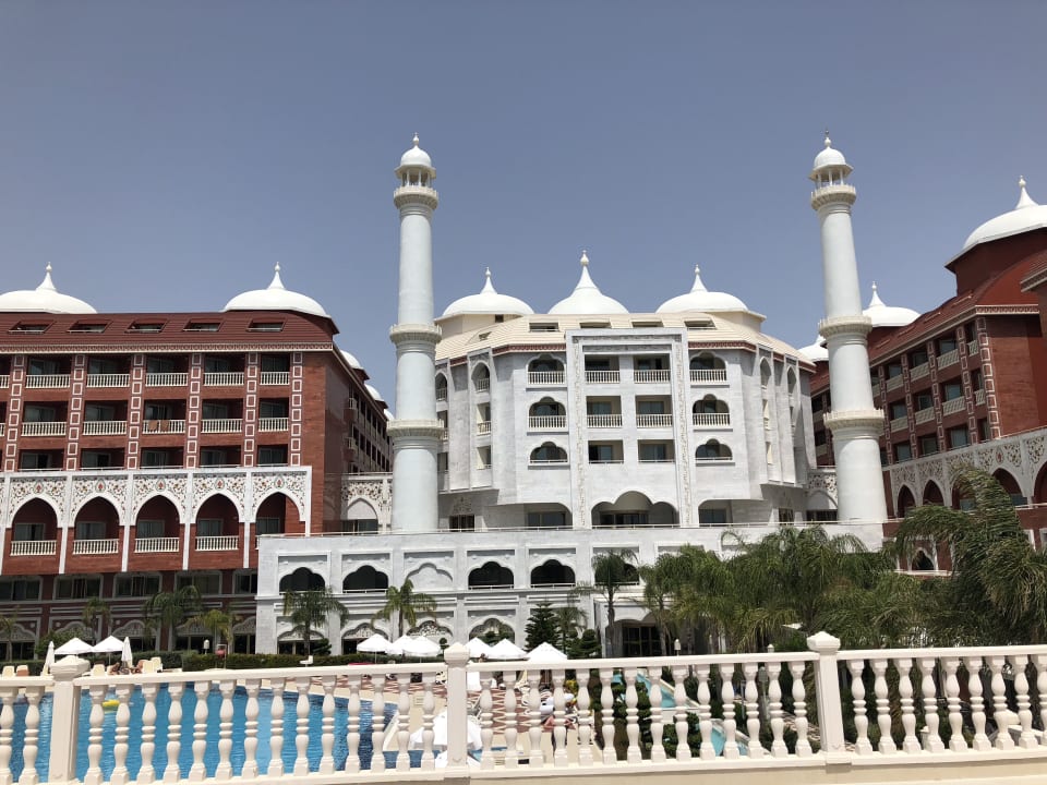 Ausblick vom Ruhepool Richtung Hotel  Royal Taj Mahal Hotel