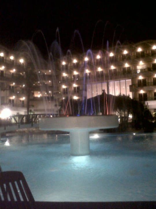 Vue de nuit du Rei et de sa piscine BG Hotel Rei del Mediterrani Palace
