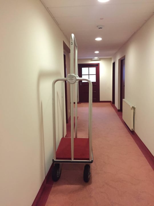 Stehen sehr lange am Gang Reiters Finest Family Hotel