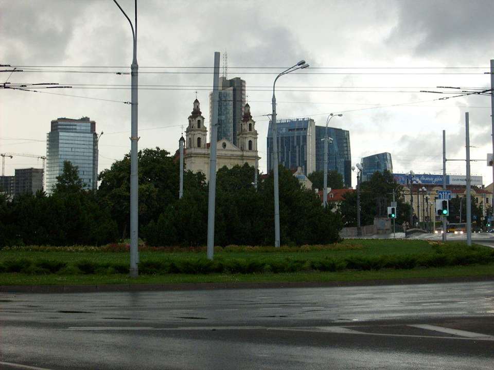 Blick vom Hoteleingang auf andere Flussseite Hotel Congress