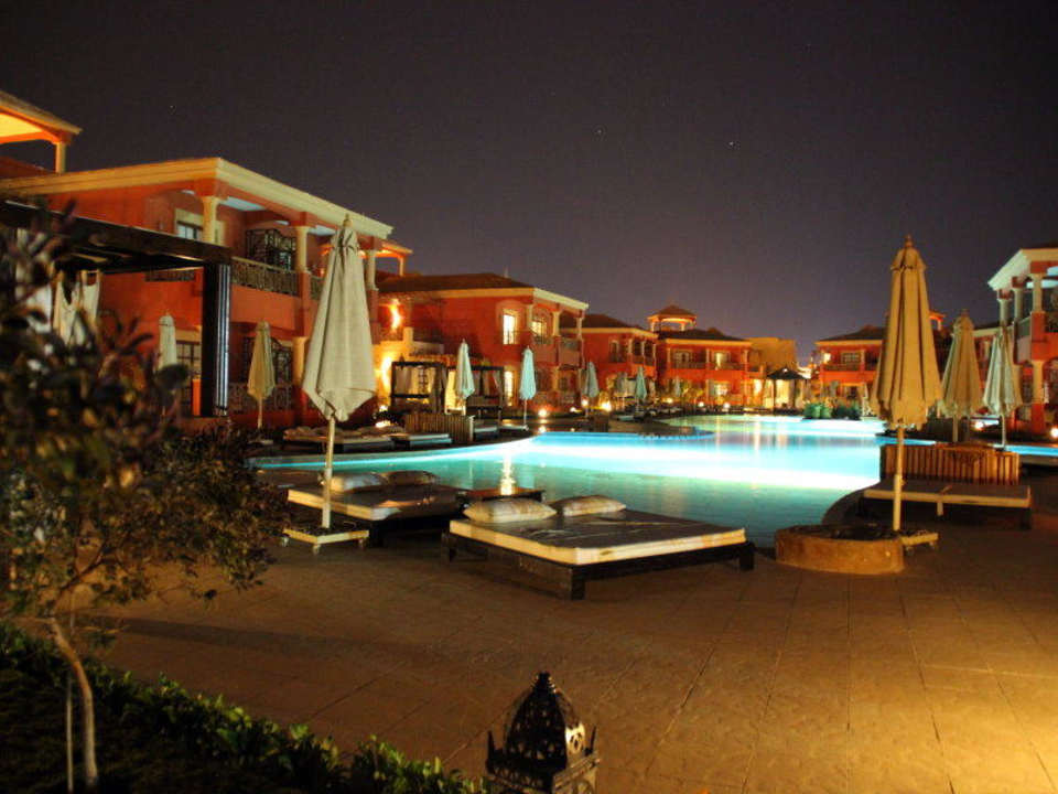 400er Bereich bei Nacht Pickalbatros Alf Leila Wa Leila Resort - Neverland Hurghada
