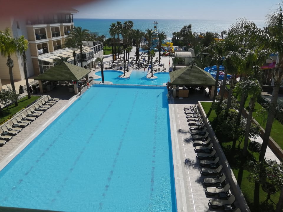 Pool Dobedan Beach Resort Comfort