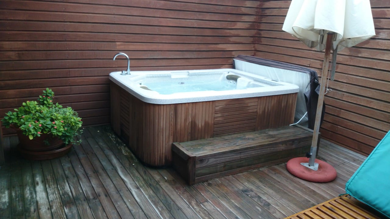 Unser jaccuzzi wurde viel genutzt Meeru Maldives Resort Island