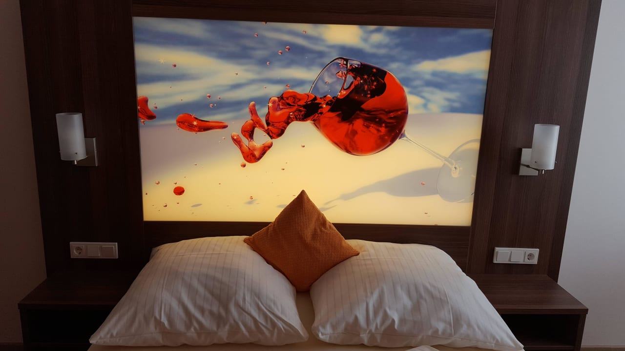Bett mit Hintergrundbeleuchtung Schroeders Wein-Style-Hotel