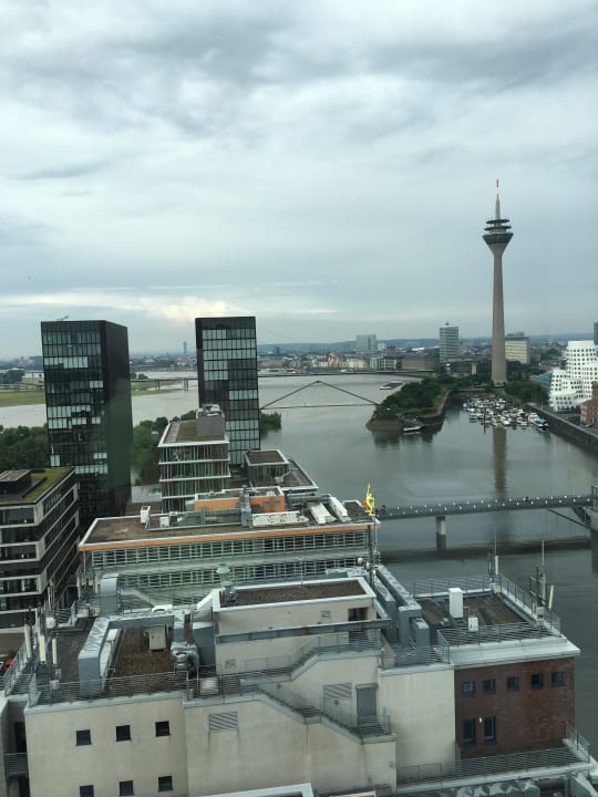 Blick aus dem Zimmer zum Medienhafen INNSiDE by Meliá Düsseldorf Hafen