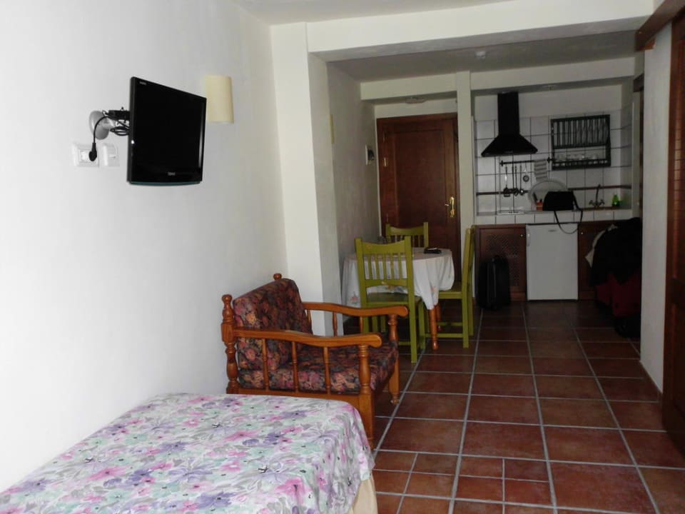 Der Wohnbereich mit TV-Flachbildfernseher kostenfrei Aparthotel Los Telares