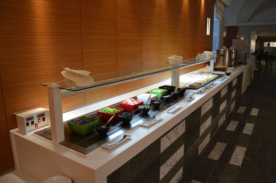 Teil des Frühstücksbüffets The Orangers Beach Resort and Bungalows