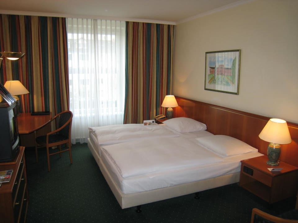 Schlafzimmer der Junior Suite Dorint Kongresshotel Mannheim