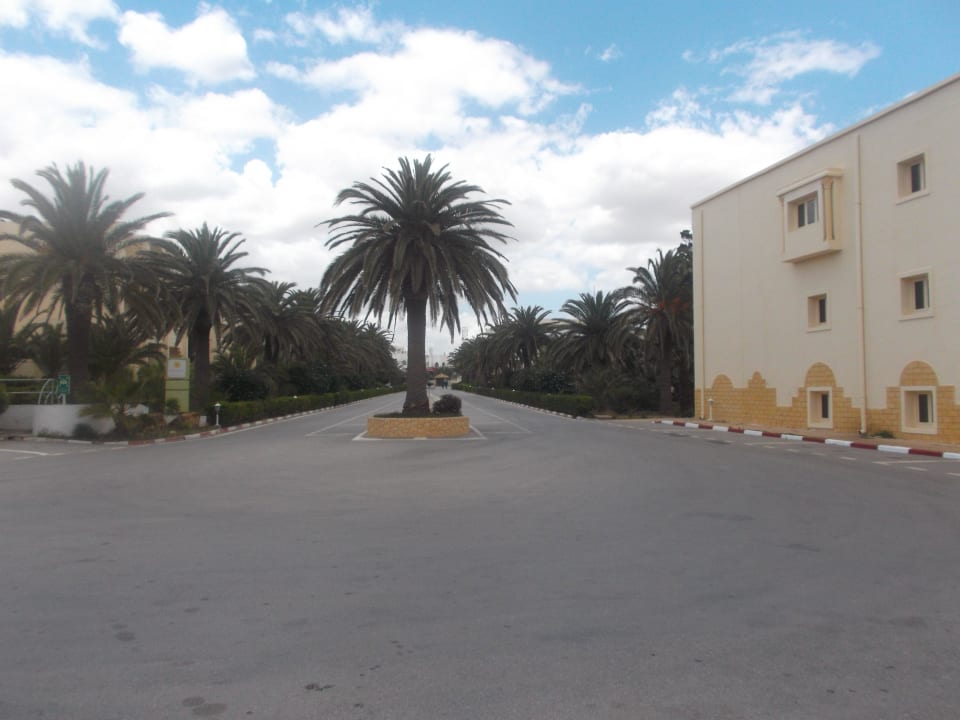 Einfahrt zum Hotel  Omar Khayam Resort & Aquapark