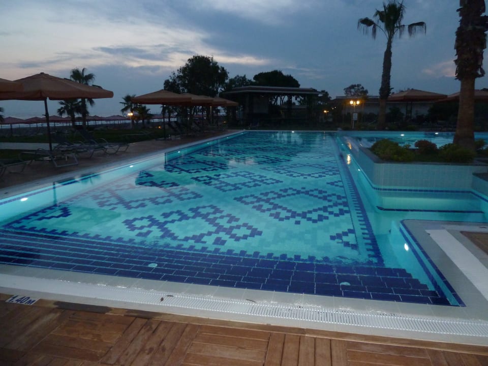 Piscine près de la plage  Ali Bey Resort Sorgun