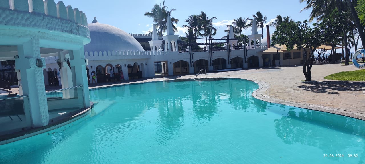 Pool Hotel Southern Palms Beach Resort