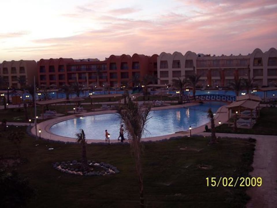 Pool vom Balkon unseres Zimmers aus gegen 17 Uhr Titanic Beach Spa & Aqua Park