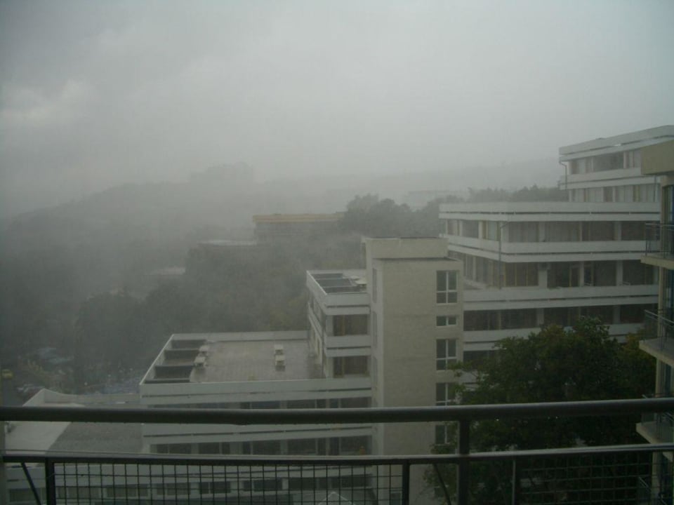 Kleiner Regenschauer Elena Hotel