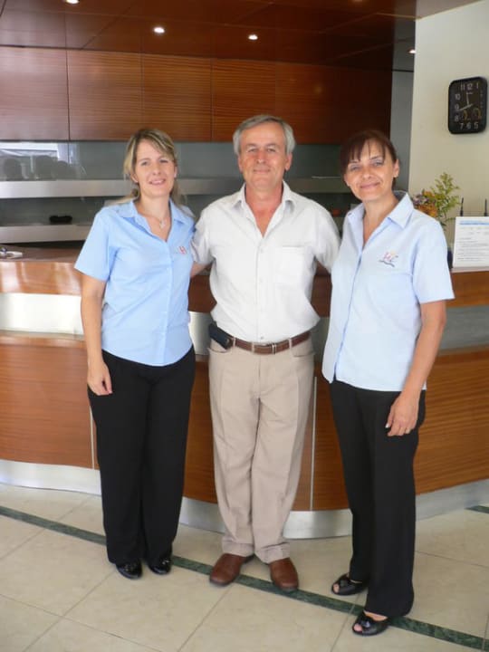 Herzlicher Empfang an der Rezeption  Corissia Beach Hotel