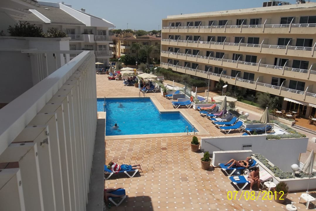 Blick vom Zimmer 331 auf den Pool Grupotel Picafort Beach