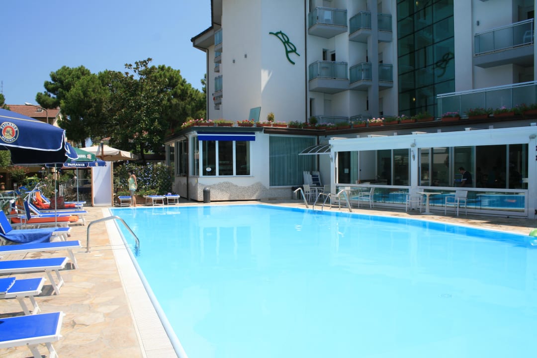 Pool mit Bar & Restaurant Hotel Buratti