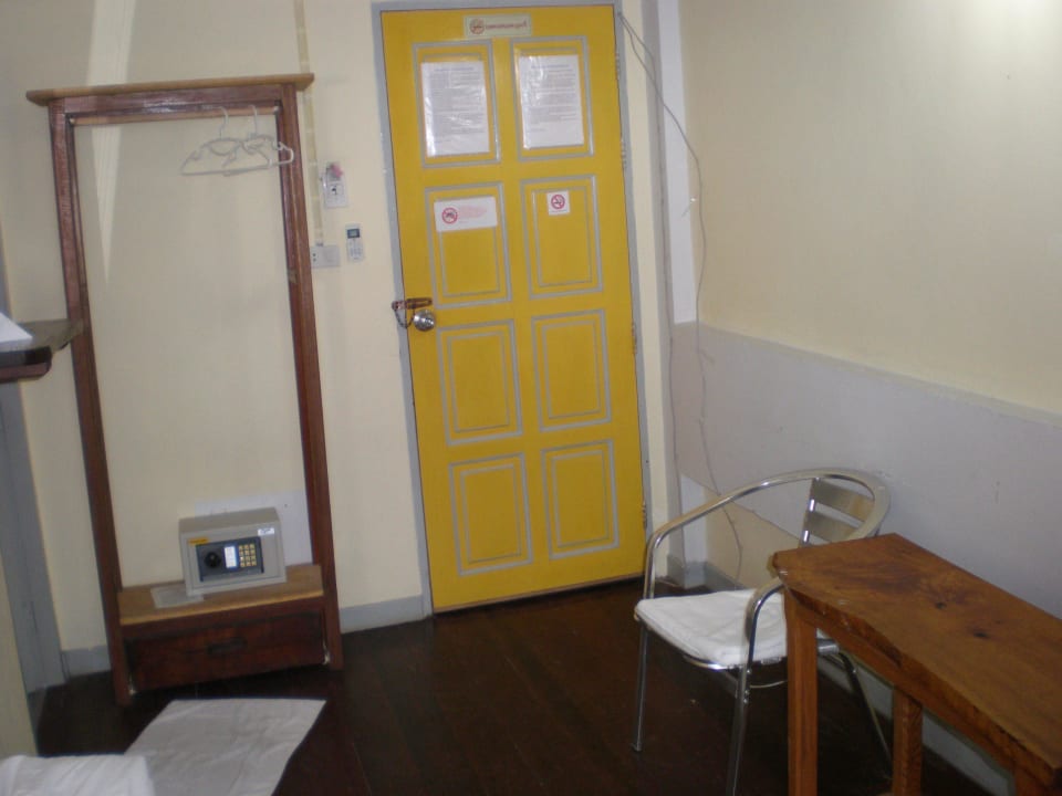 "Kleiderschrank" mit Safe Relax Guesthouse