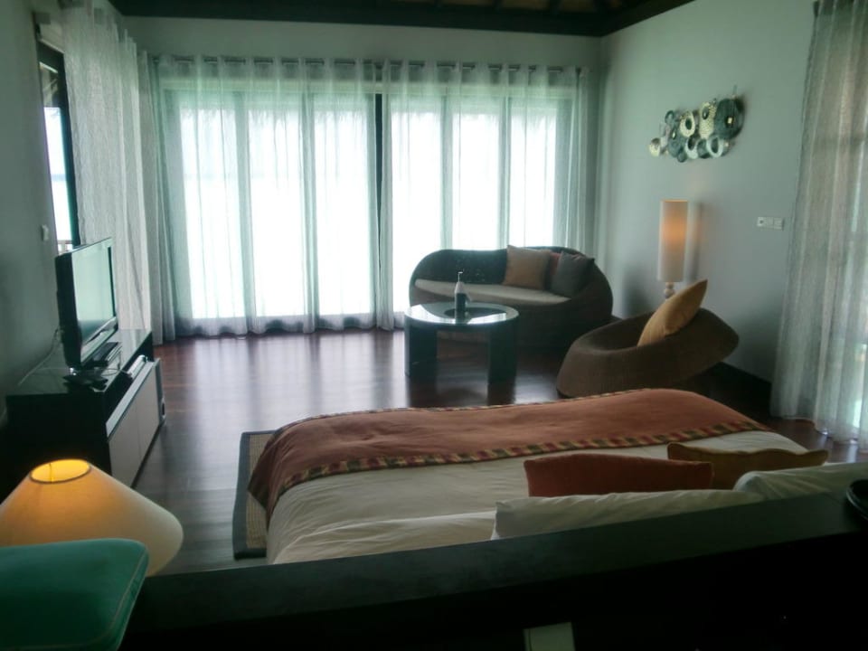 Water-Villa Schlaf- und Wohnbereich Velassaru Maldives