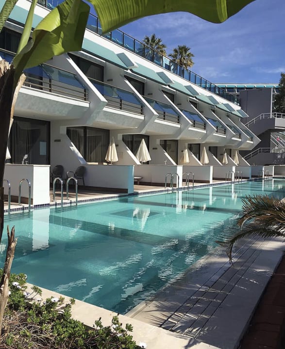 Pool Side Star Elegance