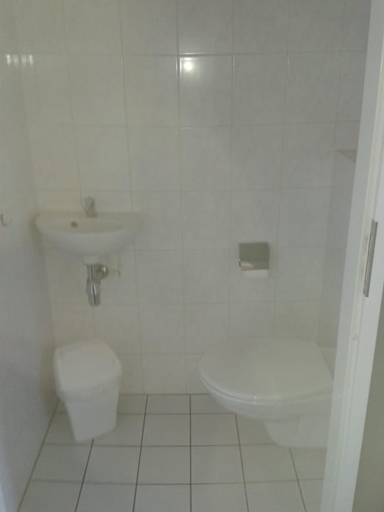 Toilette Erdgeschoss / Haus 638, Typ 8E3 Ferienpark Landal Esonstad