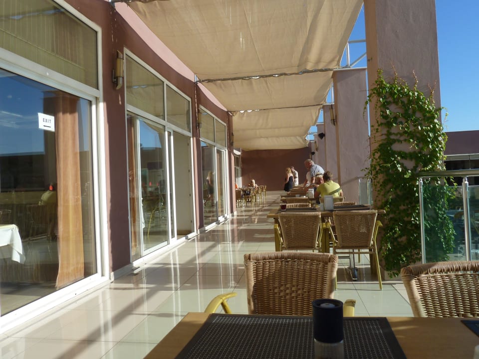 Auf dem balkon Telatiye Resort